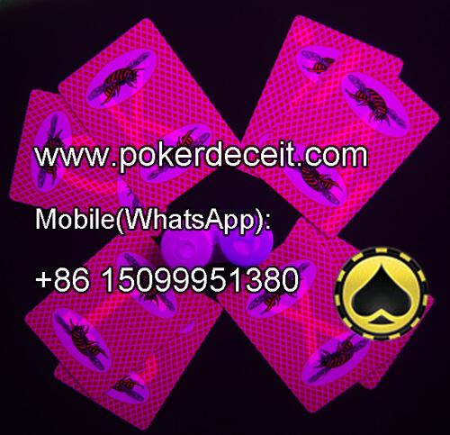 Playing poker games with red BEE juiced playing cards